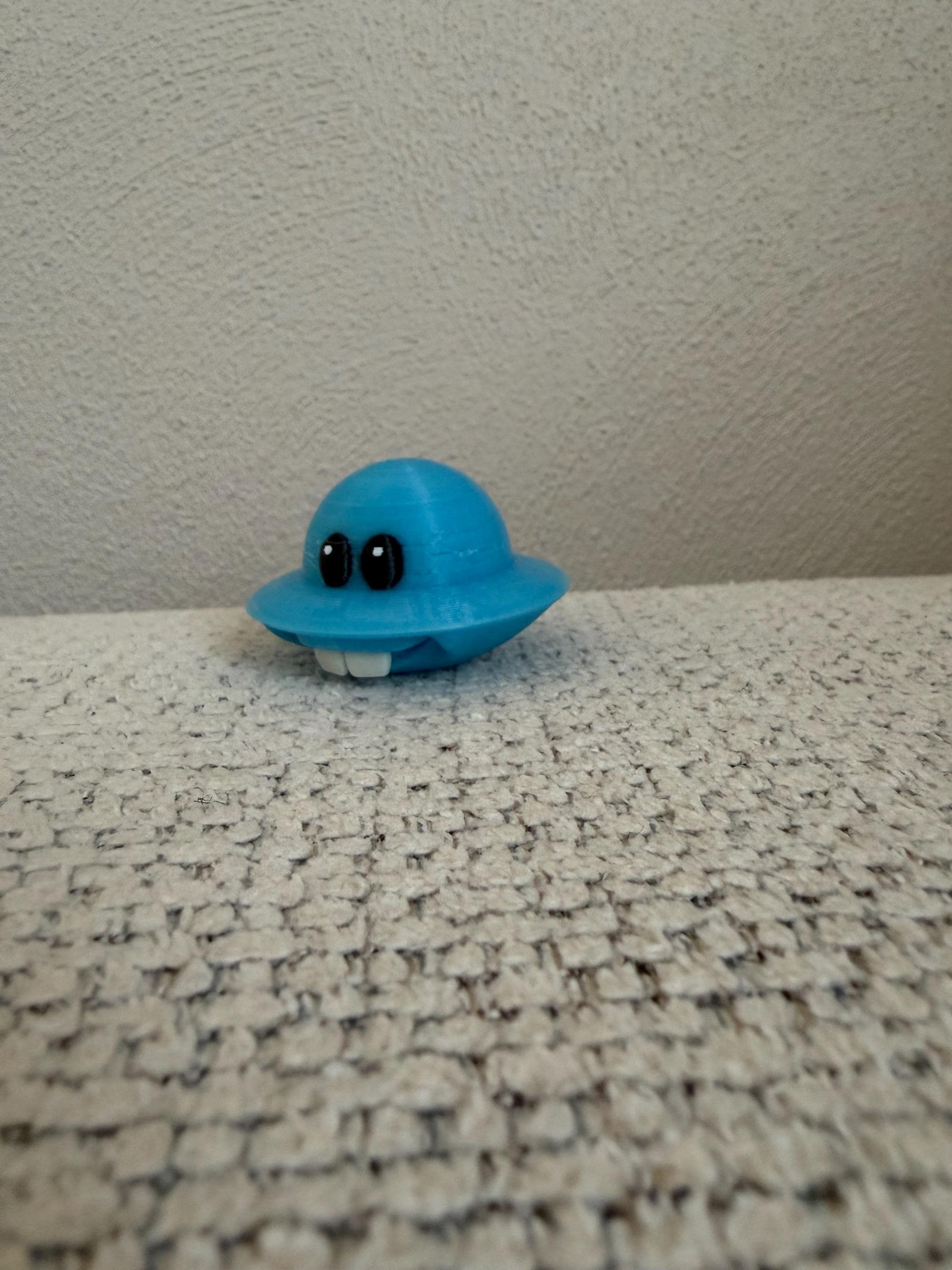 3D Printed Cartoon UFO Vehicle – Alien Sci-Fi Display Figure Decor | Gifts for Car Lovers | UFO from Cars Movie | Gifts for Sci-Fi  Lovers