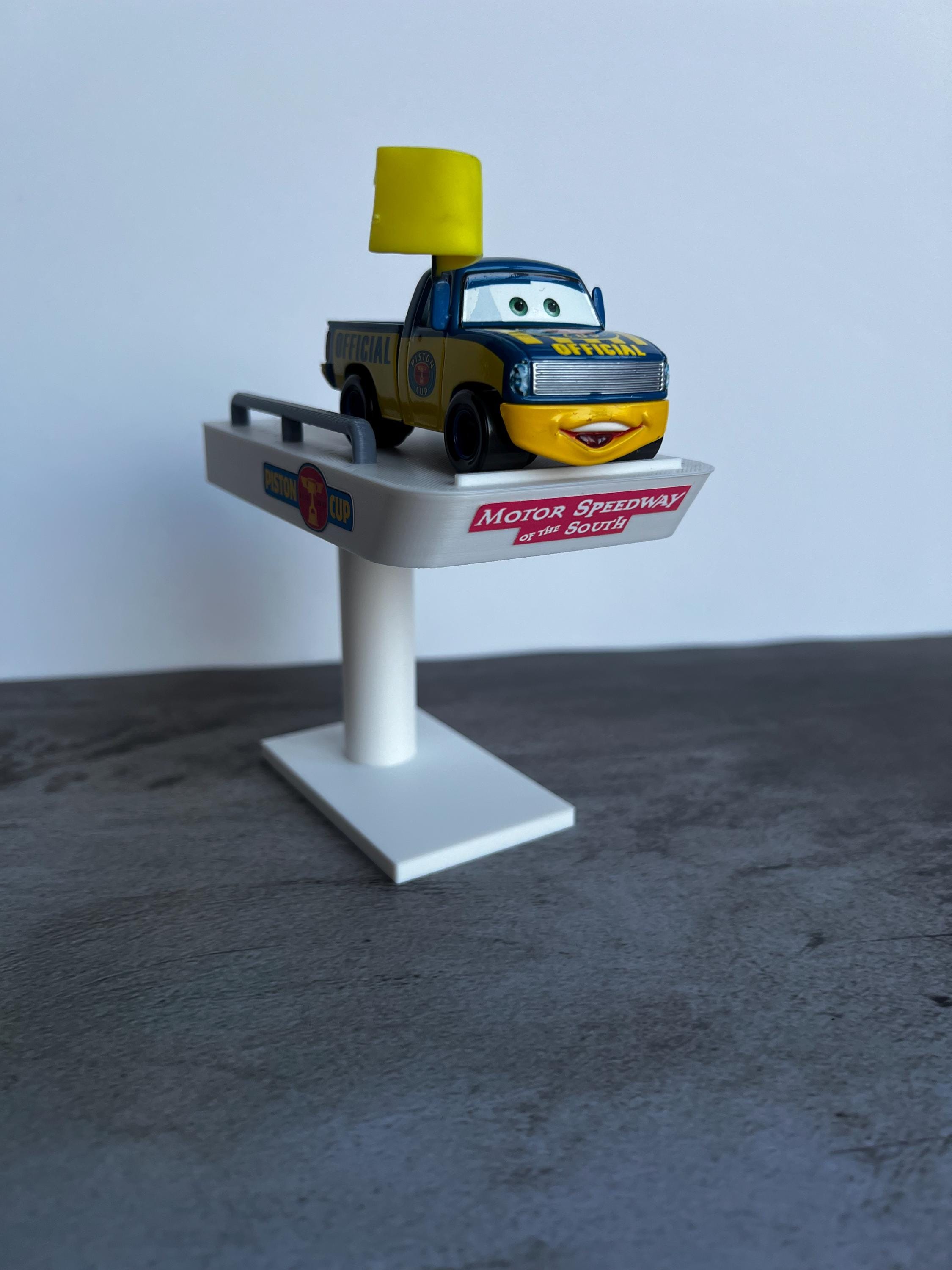 Dexter Hoover Stand | Cars Collectibles | Gifts for Cars Fans | Gifts for kids | Diorama Accessory | 3D Printed Cars Items