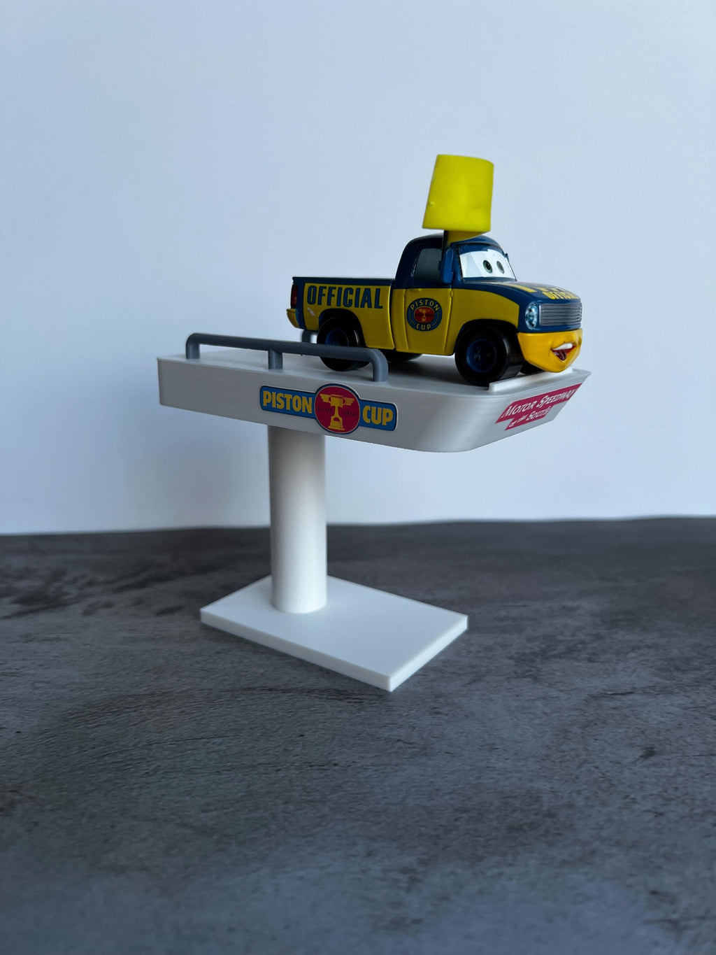 Dexter Hoover Stand | Cars Collectibles | Gifts for Cars Fans | Gifts for kids | Diorama Accessory | 3D Printed Cars Items