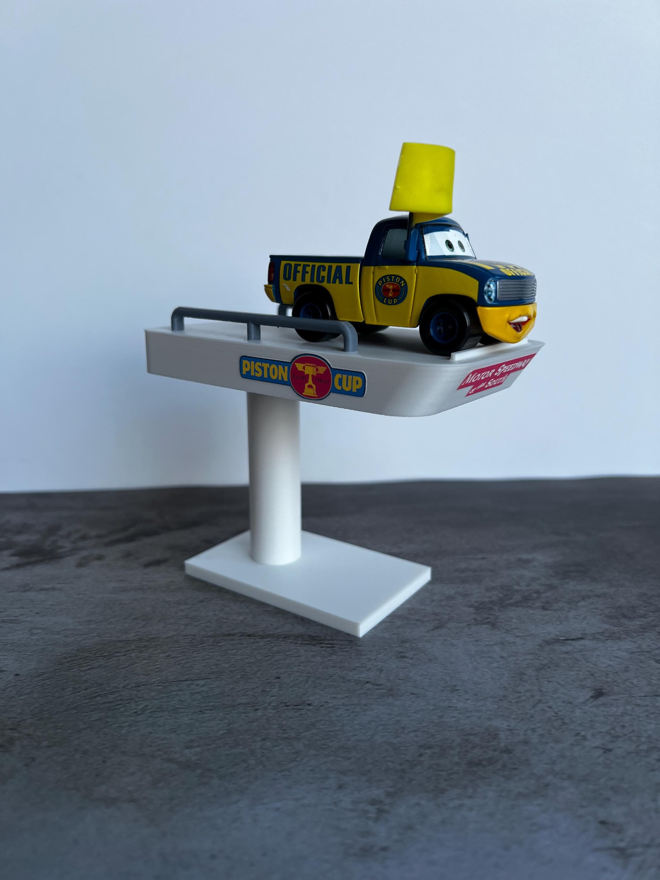 Dexter Hoover Stand | Cars Collectibles | Gifts for Cars Fans | Gifts for kids | Diorama Accessory | 3D Printed Cars Items